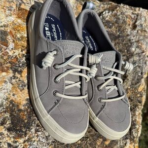 Sperry Women’s Leather Sneakers Size 6 STS82398